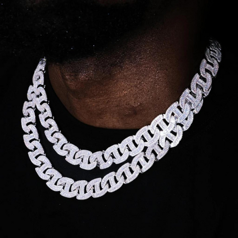 BAGUETTE CHAIN LINK NECKLACE IN WHITE GOLD