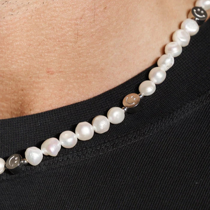 SMILEY REAL PEARL NECKLACE (SILVER)