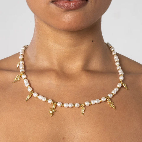 WINGS & ROSES BEADED PEARL NECKLACE - GOLD