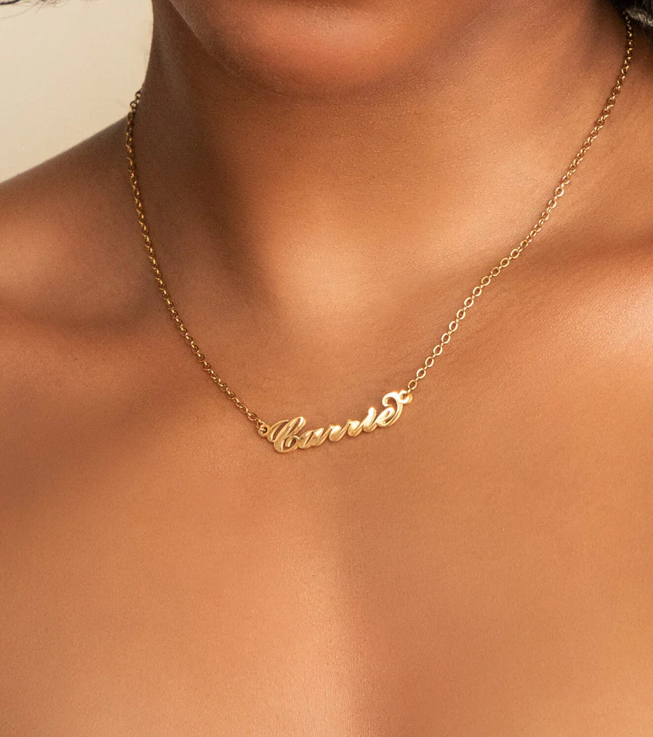 Carrie Name Necklace (Gold)