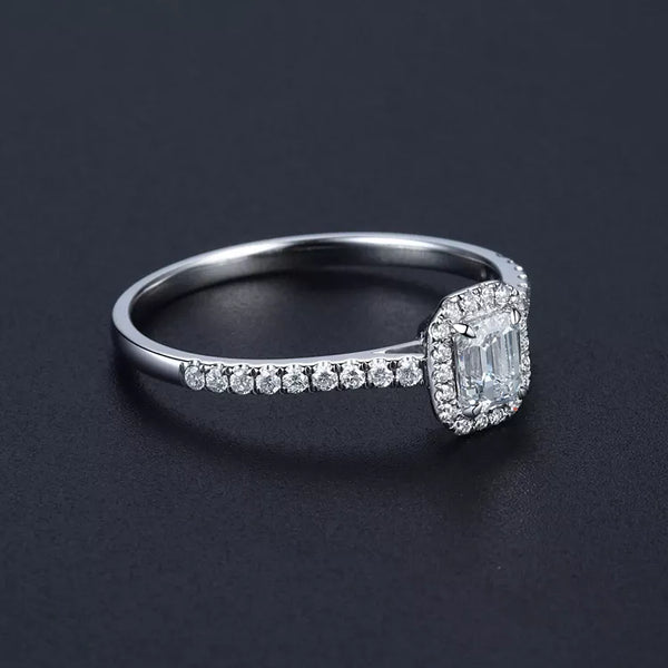 18k Gold Halo Diamond Engagement Ring