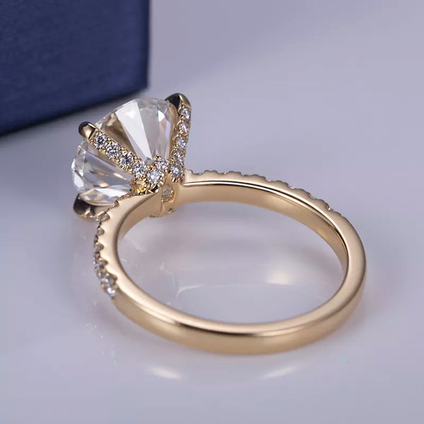 18k Gold Round Diamond Engagement Ring