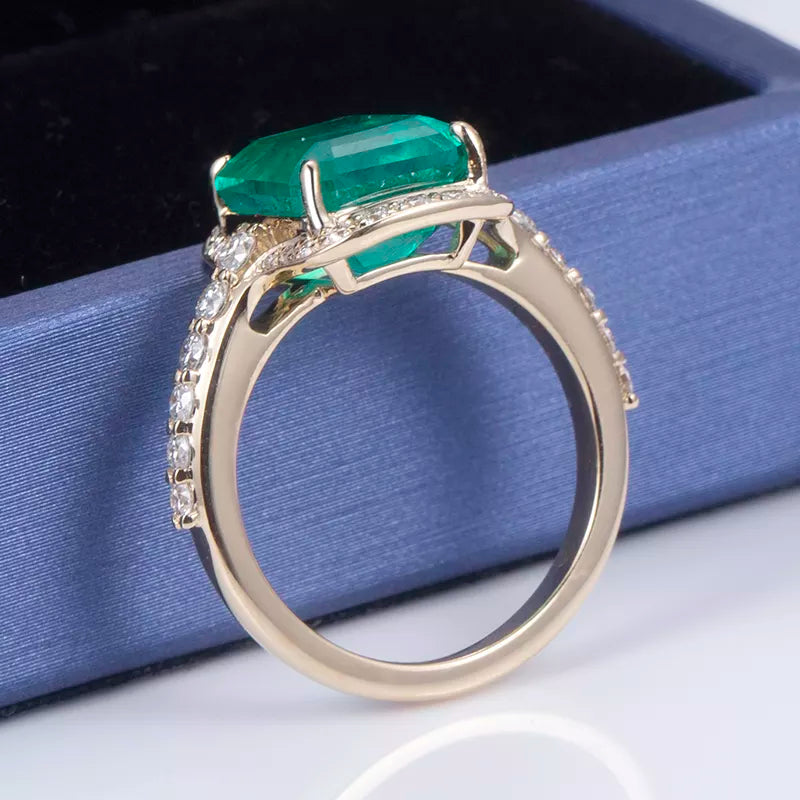 Gold Fashion Emerald Halo Ring