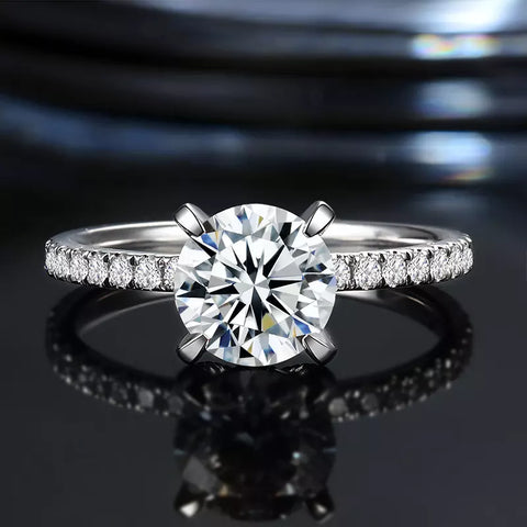 Round Cut Diamond Engagement Ring