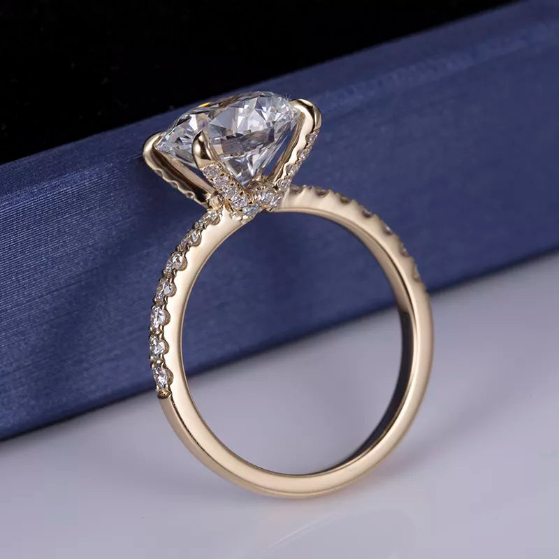 18k Gold Round Diamond Engagement Ring