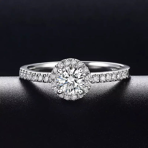 Round Cut Diamond Engagement Ring