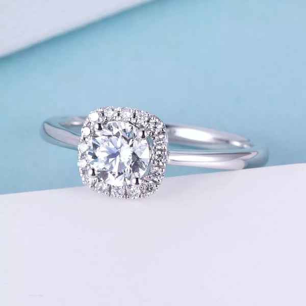 Round Cut Diamond Halo Engagement Ring