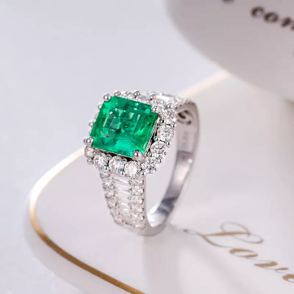 Vintage Natural Emerald Diamond Gemstone 18k Gold Ring