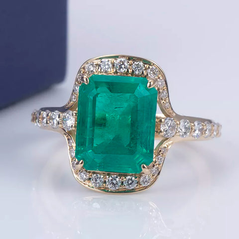 Gold Fashion Emerald Halo Ring