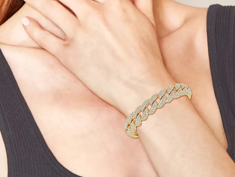 Luxury 18k Gold Diamond Bracelet