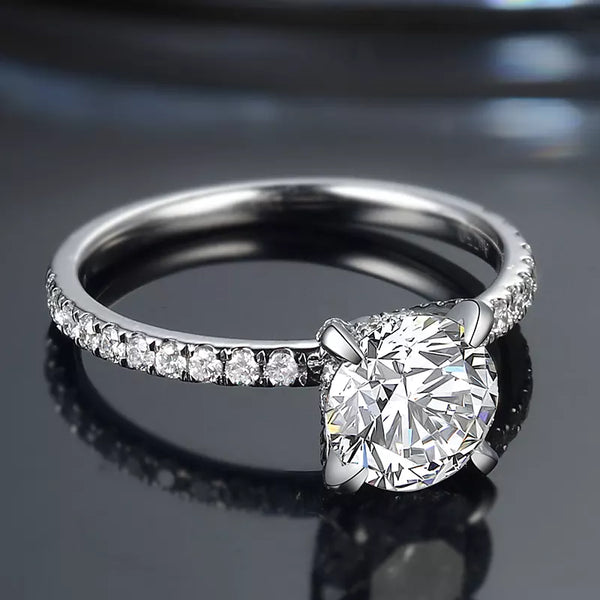 Round Cut Diamond Engagement Ring