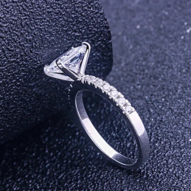 Trendy Sterling Silver 4 Prongs Zircon Diamond Ring