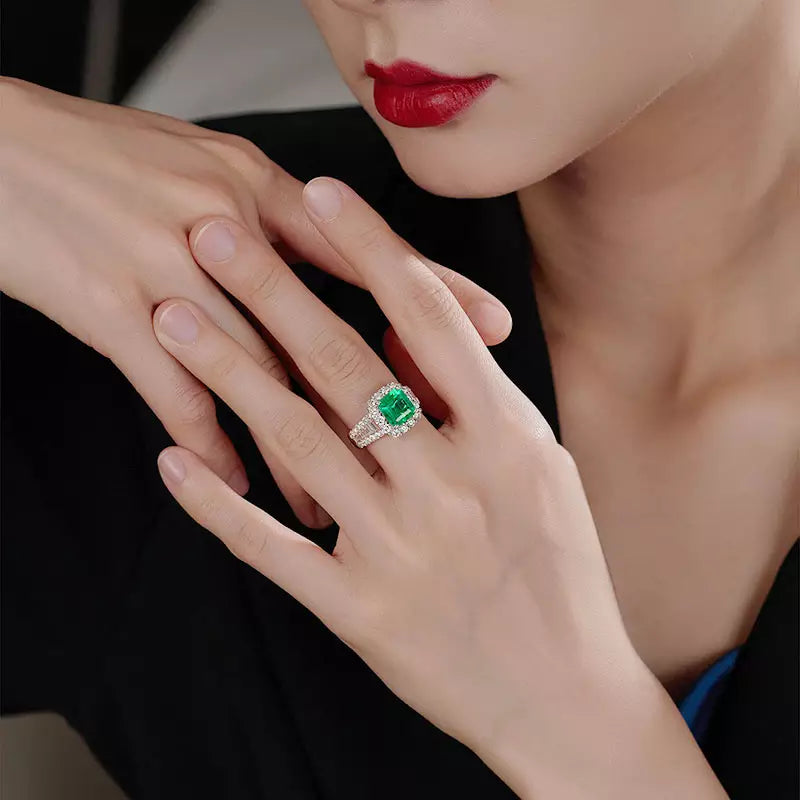 Vintage Natural Emerald Diamond Gemstone 18k Gold Ring