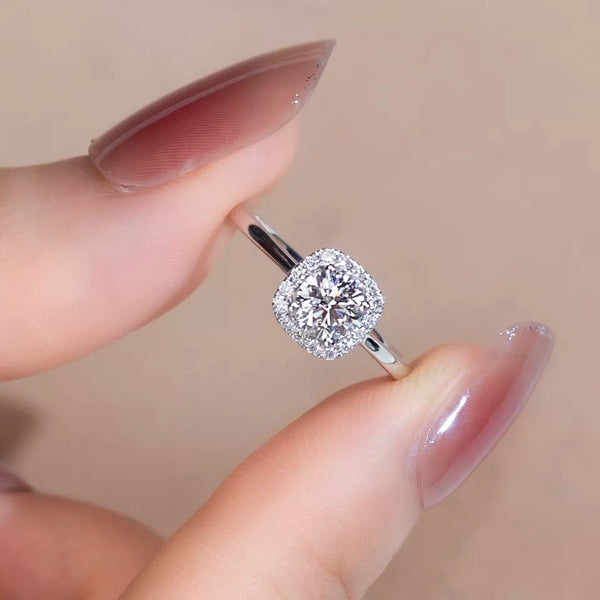 Round Cut Diamond Halo Engagement Ring