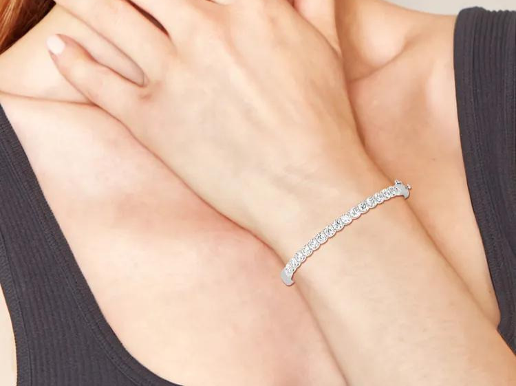 Elegant Round Brilliant Cut Diamond Bracelet