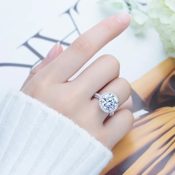 Round Cut Moissanite Dainty Ring