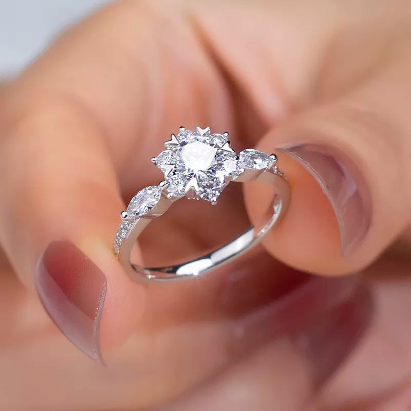 1Ct Round Cut Lab Diamond Engagement Ring