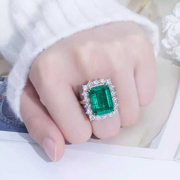 Gold Fashion Emerald Halo Ring