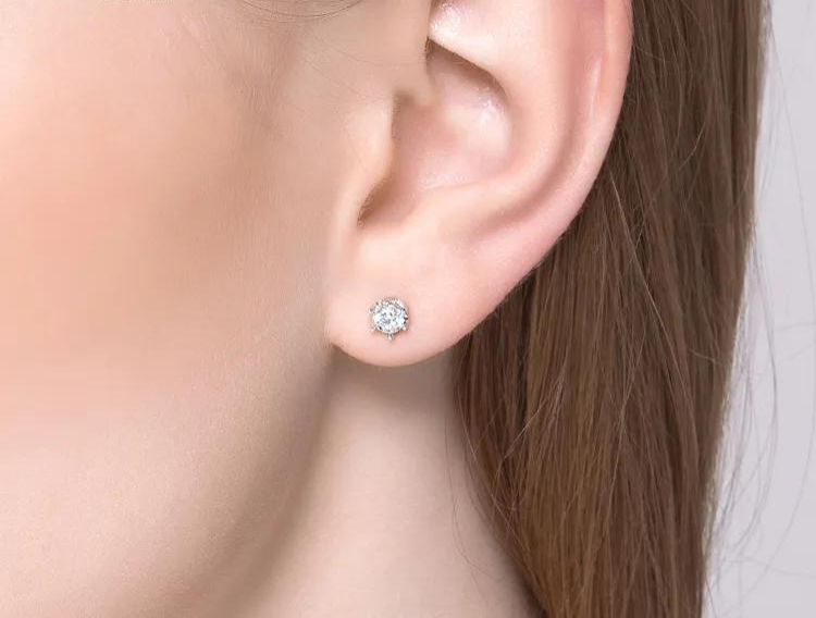 Classic Fine Diamond Studs Earrings