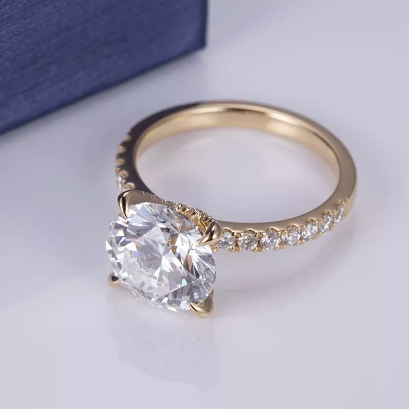 18k Gold Round Diamond Engagement Ring