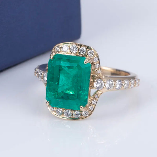 Gold Fashion Emerald Halo Ring