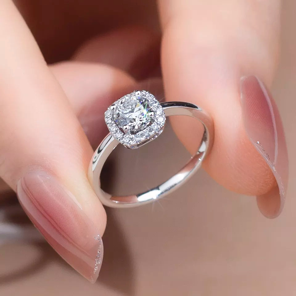 Round Cut Diamond Halo Engagement Ring